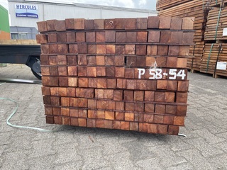 Ca. 68x Massaranduba Palen Fijnbezaagd, 60x60mm, lengte 305cm